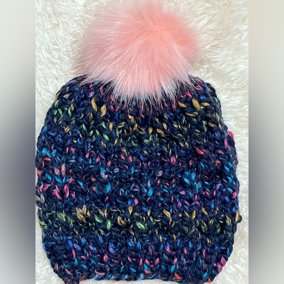 NWT ❄️ Handknit Hat New with pink faux fur pompom size S/M beanie - Picture 2 of 3